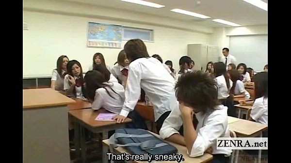 Estudante japonesa despojada por colegas de classe