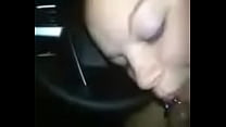 Толстая белая девушка Ariel сосет черный хуй в машине