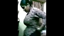 Grande tit india chica desnudándose para cam casero