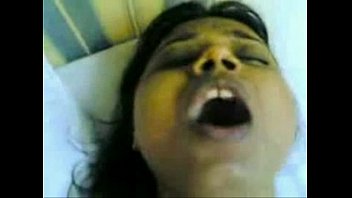Бенгальский красотка трахается со своим дядей в гостиничном номере - Бесплатное видео секс трубка - Mastishare.com