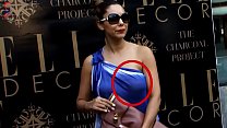 Oooppsss Gauri Khan em vestido azul sexposing NIP visível