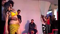 Hot Indian Girl Tanzen auf der Bühne