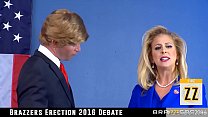 Donald Drumpf scopa Hillary Clayton durante un dibattito