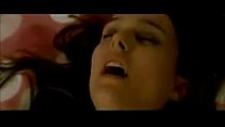 ¡Mila Kunis cae sobre Natalie Portman!