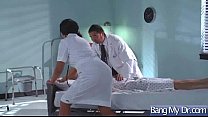 Aventuras sexuales hardcore con el médico y el paciente cachondo (rio lee) video-24