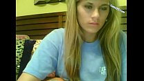 cams22.com - 18-летняя тинка преодолевает застенчивость и показывает идеальные сиськи перед вебкамерой