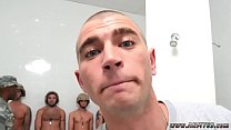 Soldado pornô em cueca gay As tropas são selvagens!