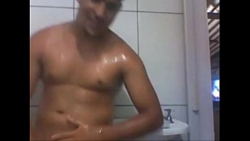 Young man talks bitching and showers on cam