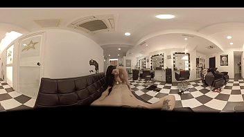 Salon de coiffure VR Porn. Nouveau traitement Fellation