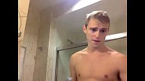 twink sexy tomando una ducha en webcam - sexyladcamscom