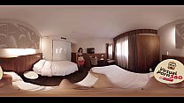 VR Porn Brunette baisée dans une chambre d'hôtel