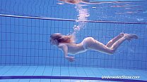 Проклова снимает бикини и плавает под водой