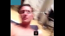 Video de MTV EX filtra a Stephen Bear tomando huellas dactilares