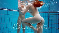 Milana e Katrin se separam debaixo d'água