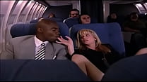 2 ragazze e 1 uomo in un aereo