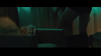 Eliza Taylor fazendo sexo em The November Man