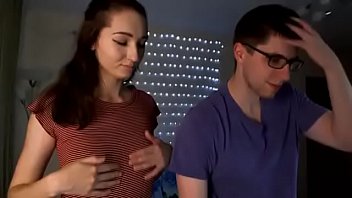 Um casal gostoso fazendo show erótico na webcam