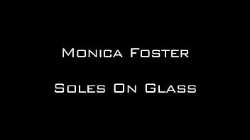 Monica Foster Suelas Sobre Vidrio