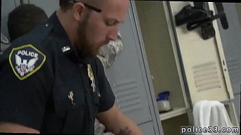 Poliziotti neri appesi a film nudo e poliziotti gay mangiano cazzi succhiano culi