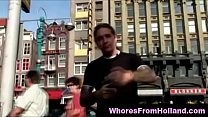 Um cara amador encontra uma prostituta em Amsterdã