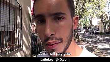 Latino heterossexual amador persuadido por dinheiro para foder o cineasta gay POV