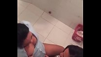 Доминиканка Лесвиана в общественном туалете