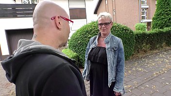 DEUTSCHLAND REPORT - Грязную немецкую бабушку Джудит С. сняли и трахнули в любительском видео