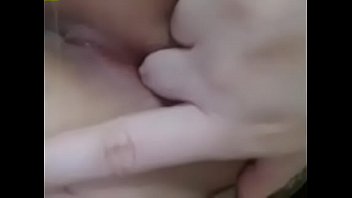 Mulher asiática se masturbando
