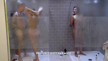 ¡WTF! Abbie C * ck bloquea la ducha desnuda de Chloe y Sam | Geordie Shore 1605