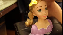 Brinquedo Rapunzel (Disney) recebe tratamento facial