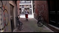 Un étalon salope paye une bonne prostituée à Amsterdam