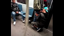 Blowjob in der U-Bahn