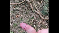 masturbándose en el bosque