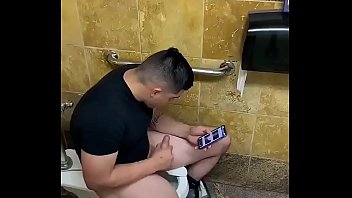 SPYING STRAIGHT IN THE BATHROOM: HE IS MASTURBATING