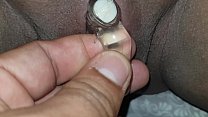 AR & KM Setzt den Vibrator meiner Frau in ihre Vagina, damit sie kommen kann