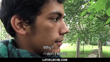 LatinLeche - Un garçon latino mignon se fait sodomiser par un goujon accroché