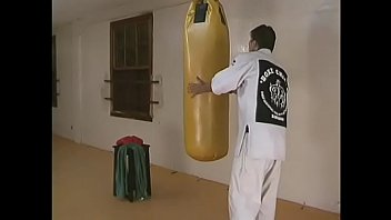 Judoka comendo  passivinho com vontade