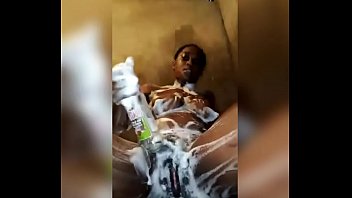Nigeria babe masturbate with big bottle while bathing
