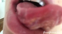 Feticcio della gola della saliva della lingua