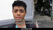 LatinLeche - Trickster-Kameramann hämmert das Arschloch eines süßen Latino-Jungen