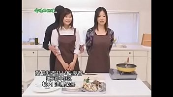 Vừa nấu ăn vừa chịch trên truyền hình nè | Full HD: bit.ly/2IaM43g