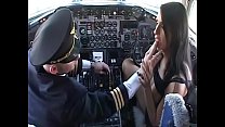 Шикарная брюнетка Лиза Спаркл с большими сиськами умоляет летчика потыкать ее сочную жопу