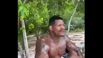 Black gifted muscular on the beach / Negao gifted muscular na praia