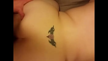 Anal com a gordinha tatuada