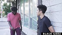 BlackGodz - Dios negro golpea el culo de un recién llegado