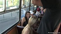 Bionda diventa facciale in autobus pubblico