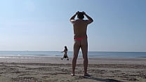 Nudisme sur la plage