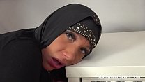 Das freche muslimische Mädchen kriegt einen Stab in sie