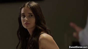 La sexy madrastra Gia Paige no puede ocultar sus sentimientos por su padrastro Marcus London después de verse y se entregan a un encuentro sexual caliente.