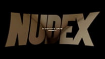 Nudexのためにからかう完璧なおっぱいを持つホットエキゾチックベイブ